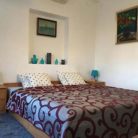 Koren Family Apartment